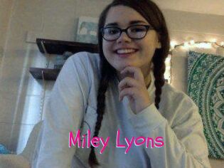 Miley_Lyons