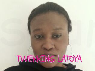 TWEKKING_LATOYA